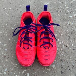 Nike Women’s Air VaporMax Plus Neon Coral with Purple Accents Sneakers Size 8.5